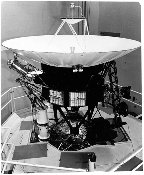 what were two discoveries made by voyager 1